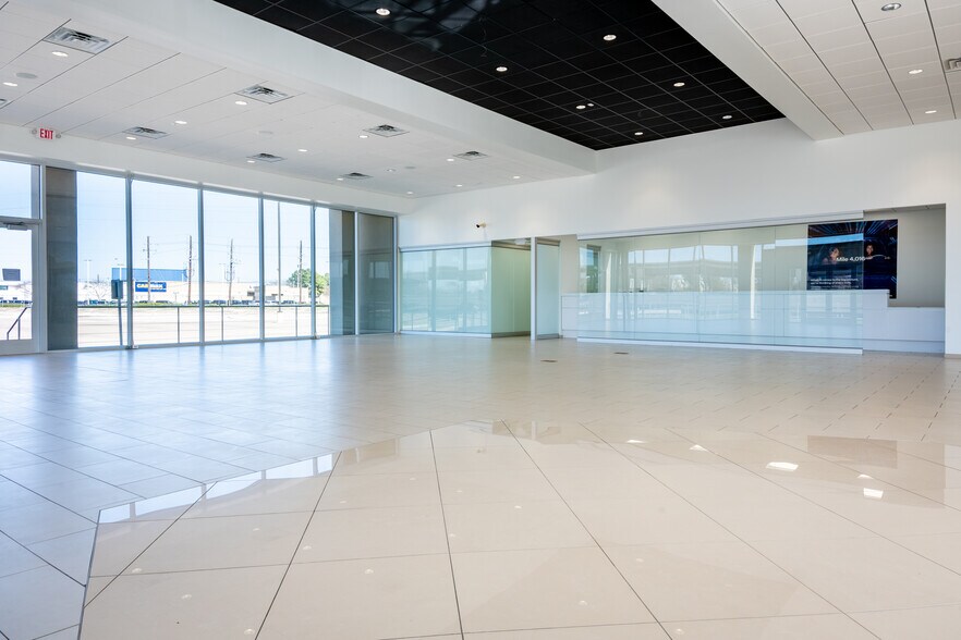 More Photos Of 19300 Northwest Fwy, Houston Auto Dealership For Sale