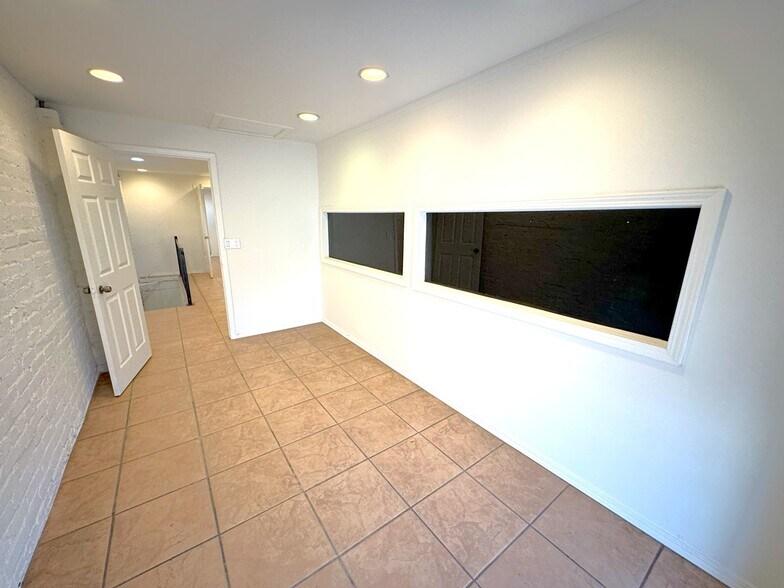 More Photos Of 6080 S Hoover St, Los Angeles Unknown For Lease