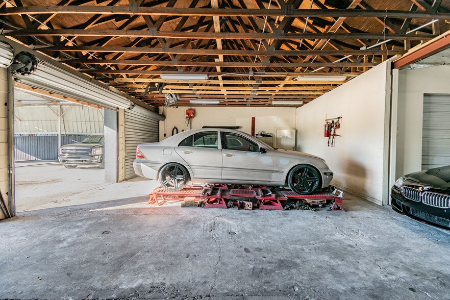 More Photos Of 4615 N 34th St, Tampa Warehouse For Sale