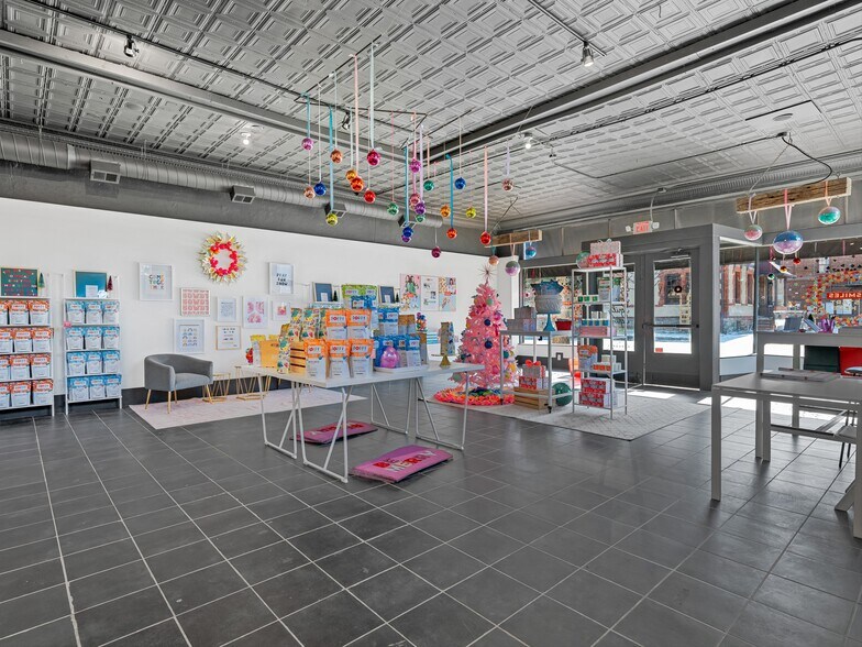 More Photos Of 14 Lodge St, Asheville Storefront Retail Office For Lease