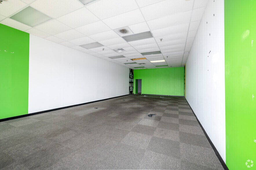 More Photos Of 301 Market Dr, Emporia Supermarket For Lease