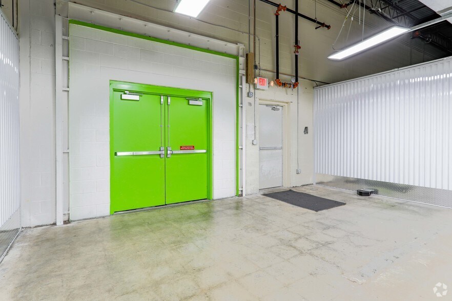 More Photos Of 3784-3800 W Broad St, Columbus Self Storage For Sale