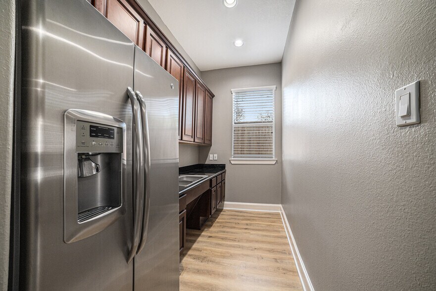 More Photos Of 25511 Budde Rd, The Woodlands Loft Creative Space For Sale