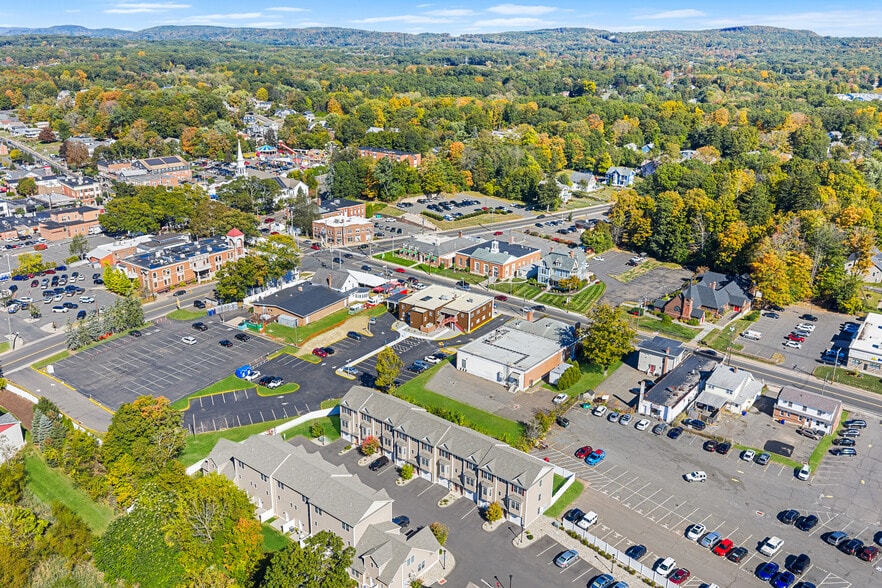 More Photos Of 132 Main St, Southington Bank For Lease