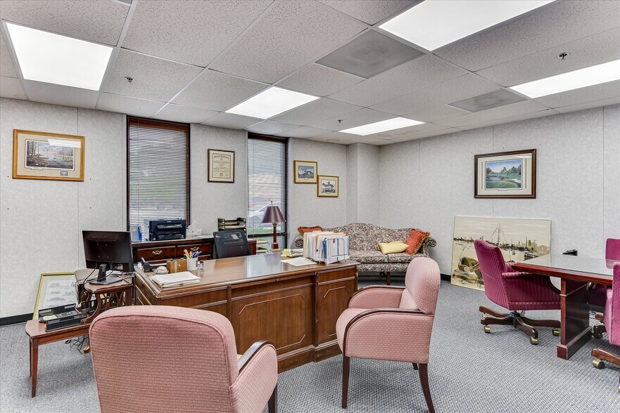 More Photos Of 1089 Augusta Rd, Warrenville Office For Lease