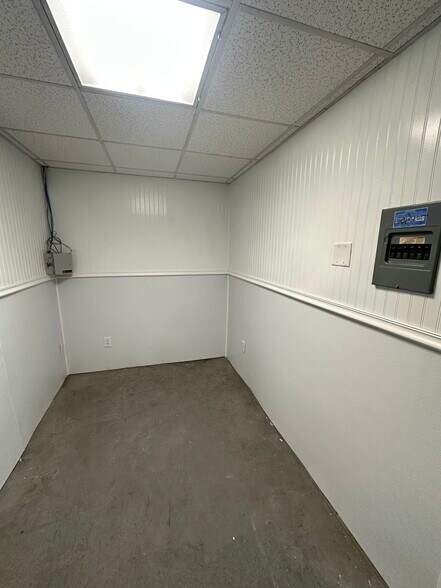 More Photos Of 124 Barlow St, Canastota Industrial For Lease