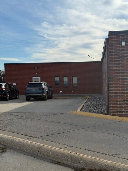 More Photos Of 2004 Highway Blvd, Spencer Office For Sale