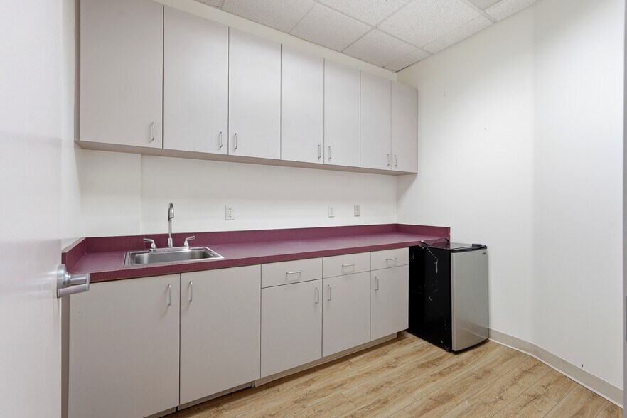 More Photos Of 1000 Newbury Rd, Thousand Oaks Medical For Sale