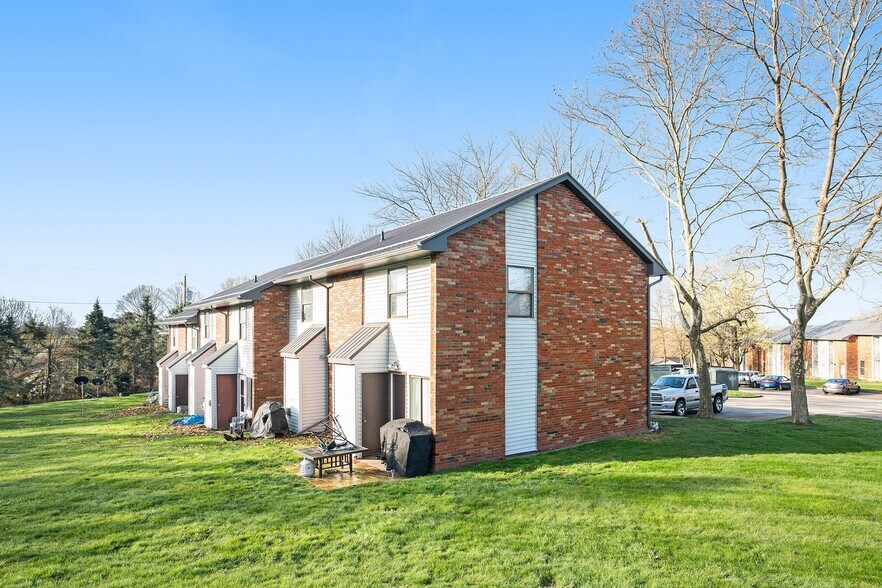 More Photos Of 231 Engadine Ct SW, Sugarcreek Apartments For Sale