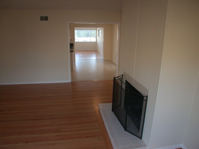 More Photos Of 6628 Telegraph Ave, Oakland General Retail For Sale