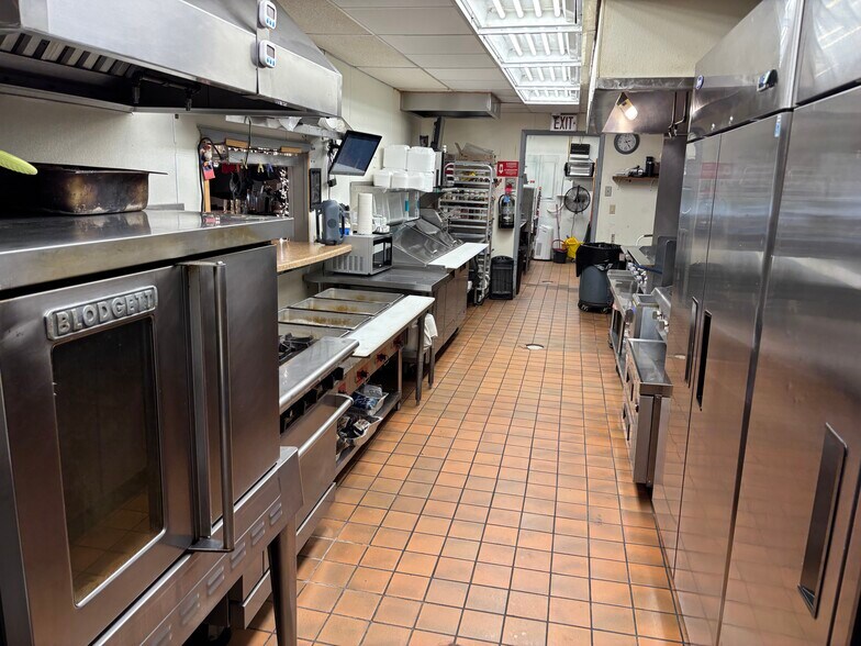 More Photos Of 140 E 12th St, Imperial Restaurant For Sale