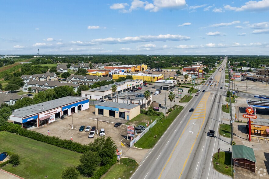More Photos Of 11239 Veterans Memorial Dr, Houston Auto Repair For Sale