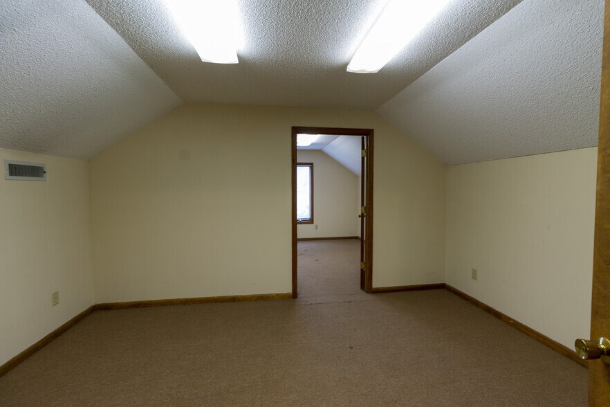 More Photos Of 810 W King St, Kings Mountain Office For Sale