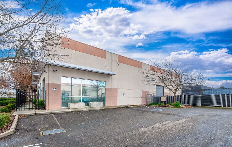More Photos Of 1030 N D St, Sacramento Light Manufacturing For Sale