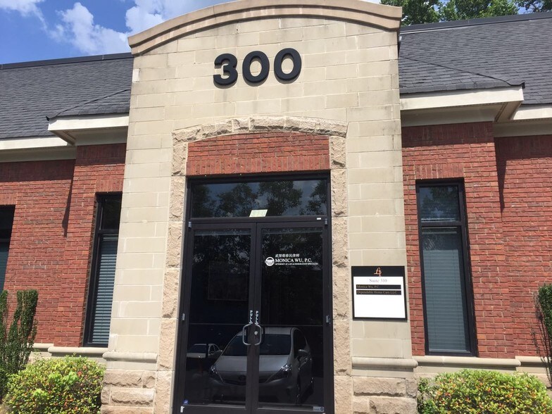 More Photos Of 10475 Medlock Bridge Rd, Johns Creek Storefront For Sale