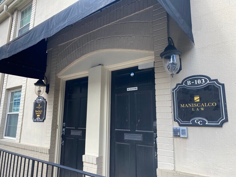 More Photos Of 4651 Roswell Rd NE, Atlanta Office For Sale