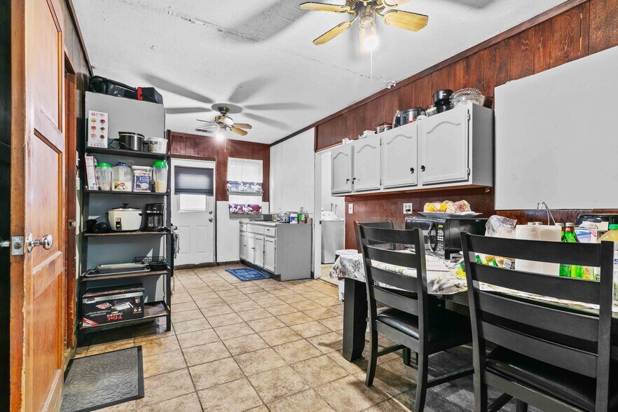 More Photos Of 7317 Clybourn Ave, Sun Valley Contractor Storage Yard For Sale