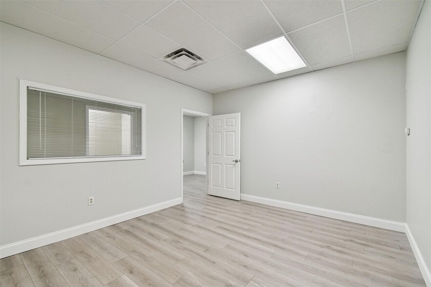 More Photos Of 5404 Hoover Blvd, Tampa Medical For Sale