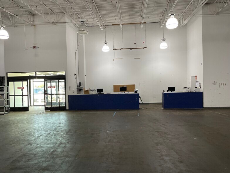 More Photos Of 4345-4781 Bay Rd, Saginaw Freestanding For Lease
