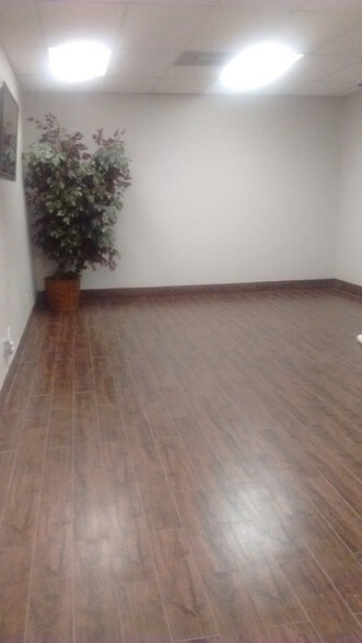 More Photos Of 337 Oaks Trl, Garland Office For Lease