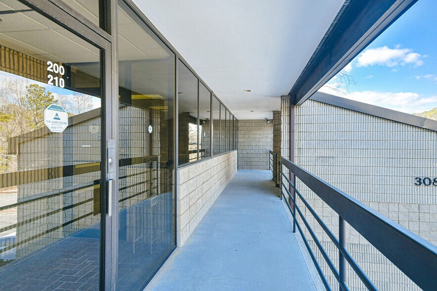 More Photos Of 3084 Mercer University Dr, Chamblee Office For Sale