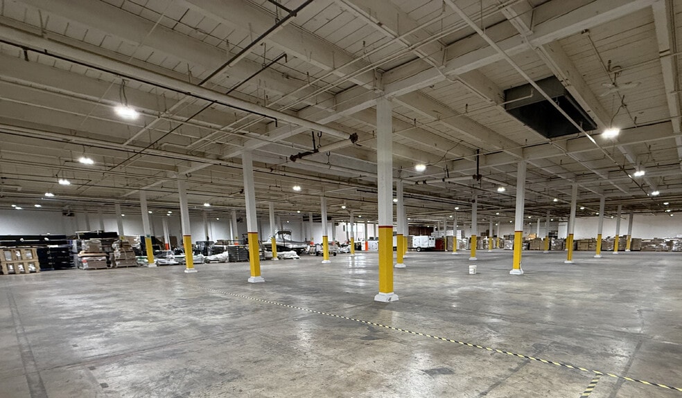More Photos Of 700 King Edward St, Winnipeg Manufacturing For Lease