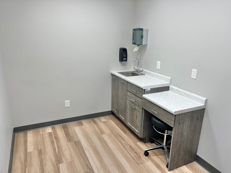 More Photos Of 308 S Scott St, Warsaw Office For Lease