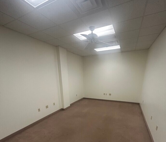 More Photos Of 265 W Main St, Kent Medical For Lease