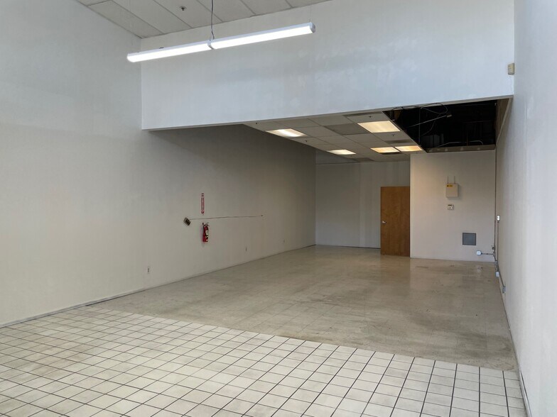 More Photos Of 5800-5820 College Ave, Oakland Storefront Retail Office For Lease