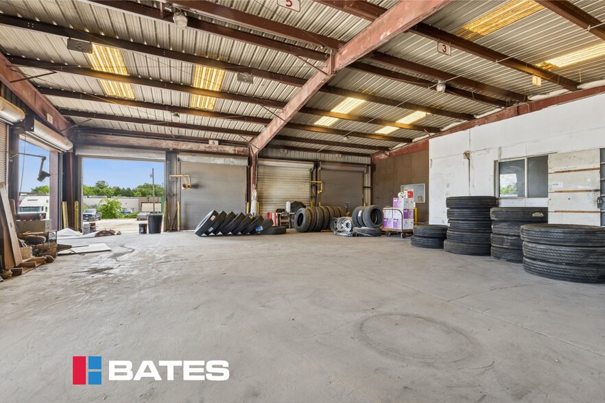 More Photos Of 1801 Commerce St, Garland Distribution For Sale