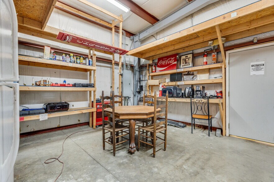 More Photos Of 710 Volunteer Pky, Bristol Storefront Retail Office For Sale