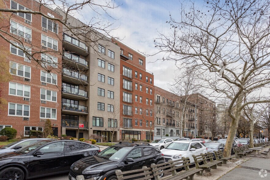 More Photos Of 235 Ocean Pky, Brooklyn Apartments For Lease