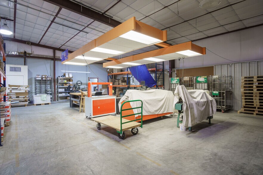 More Photos Of 611 S Mobberly Ave, Longview Flex For Sale