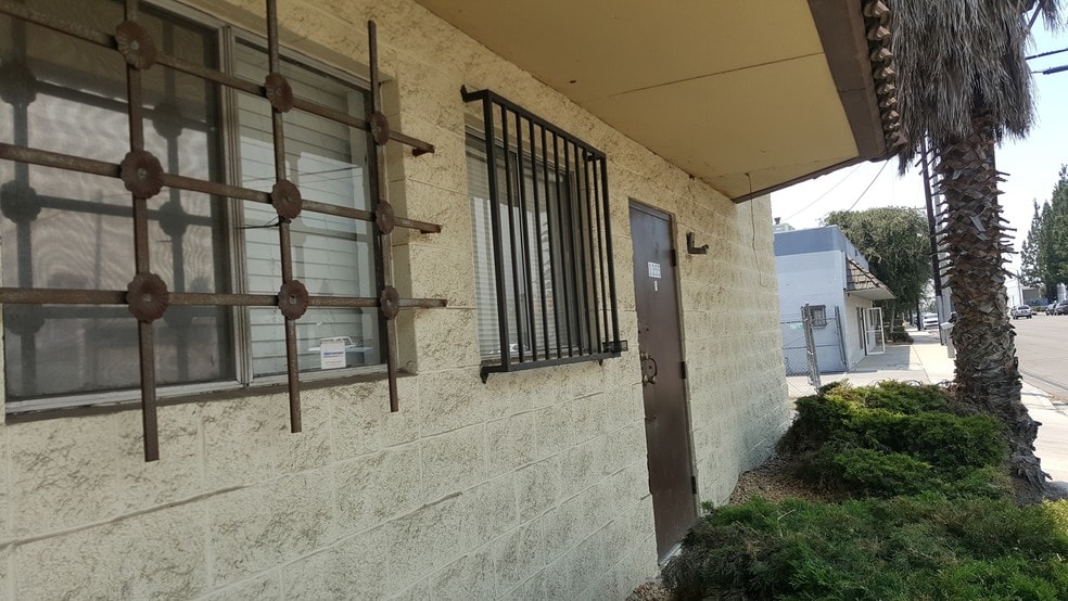 More Photos Of 1355 Brooks St, Ontario Warehouse For Lease