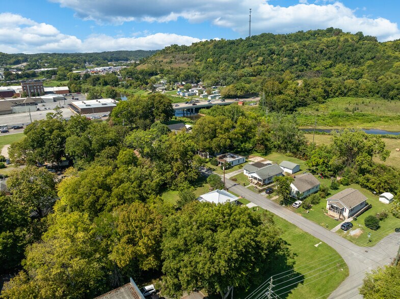 More Photos Of 226 E Main St, Sevierville Freestanding For Sale