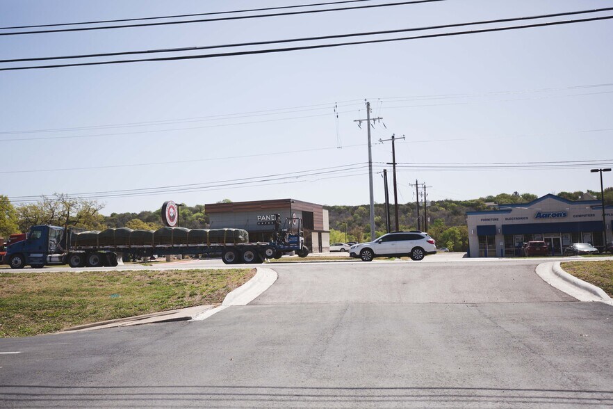 More Photos Of 2000 US Highway 281, Marble Falls Office For Lease