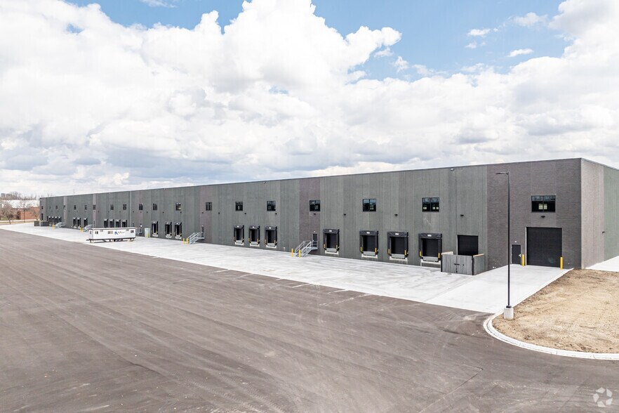 More Photos Of 651 Douglas Dr N, Golden Valley Warehouse For Lease