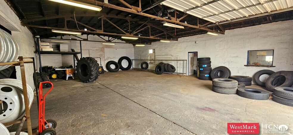 More Photos Of 824 Avenue B, Abernathy Service Station For Sale