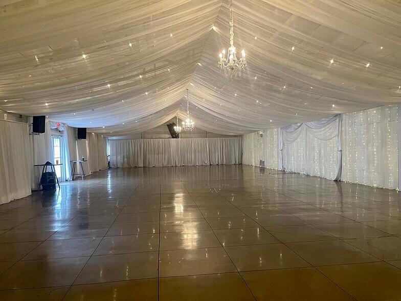 More Photos Of 223 E Market St, Johnson City Religious Facility For Lease