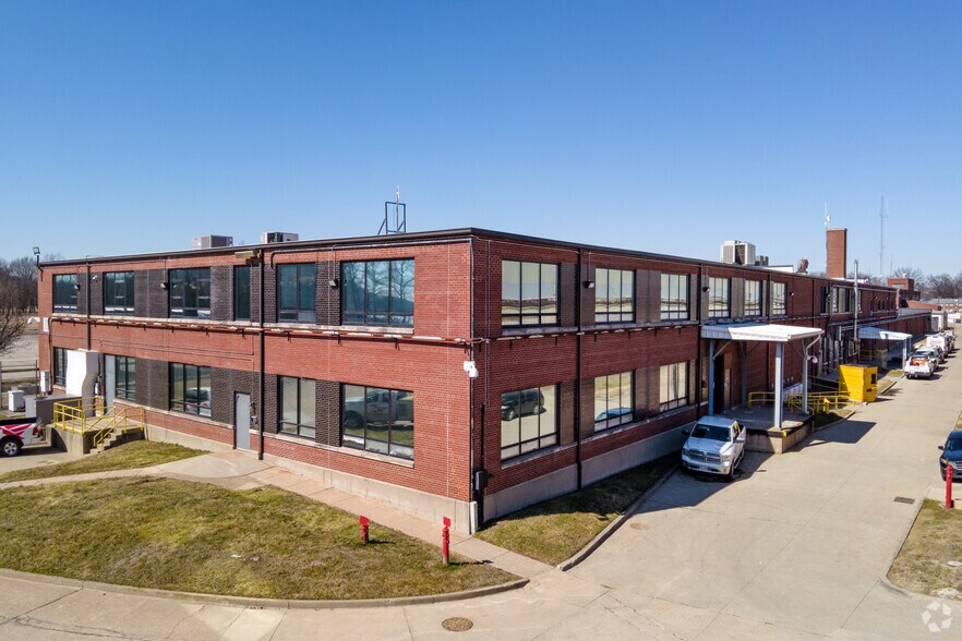 More Photos Of 160 Rochester Dr, Louisville Office For Lease