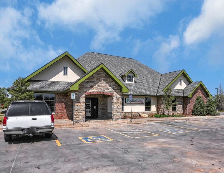 Primary Photo Of 411 W 3rd St, Elk City Medical For Sale