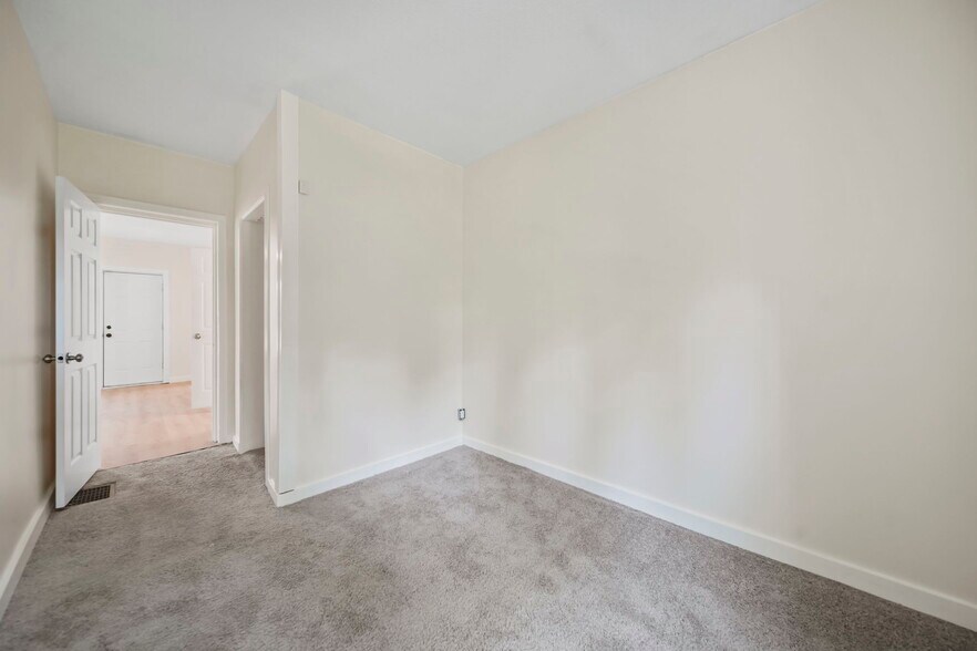 More Photos Of 15379 Howard Rd, Hanover Flex For Sale