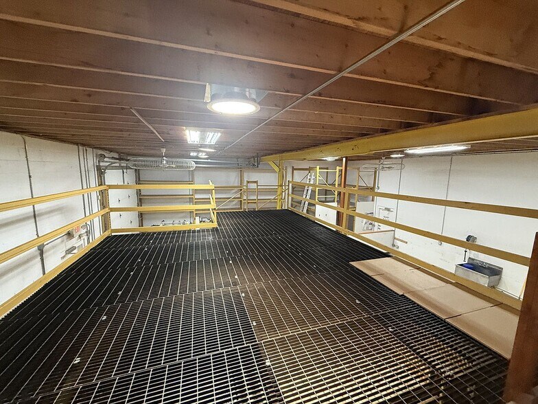 More Photos Of 9540 Airport Hwy, Monclova Warehouse For Lease