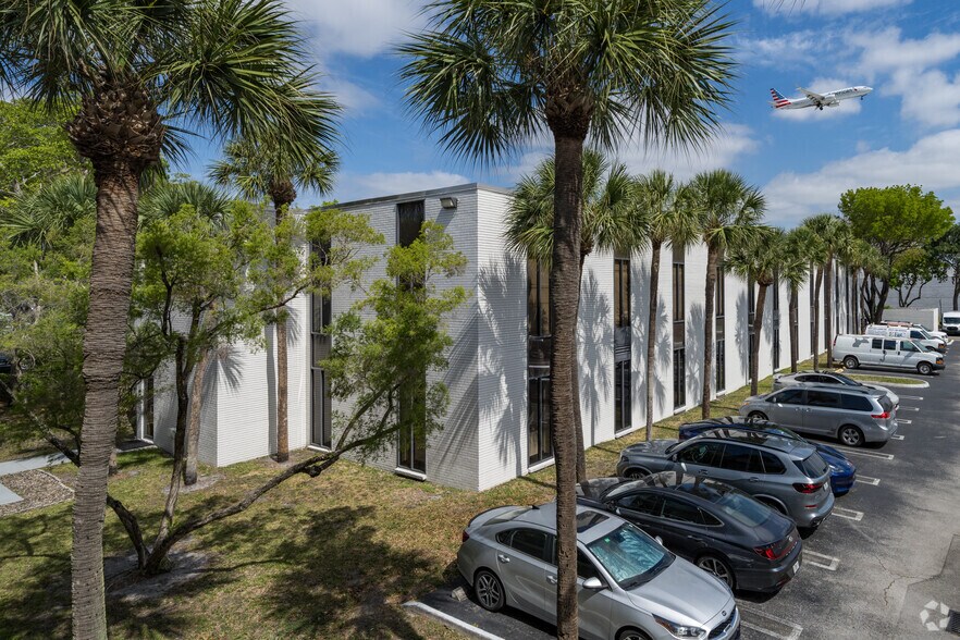More Photos Of 7925 NW 12th St, Doral Office For Lease