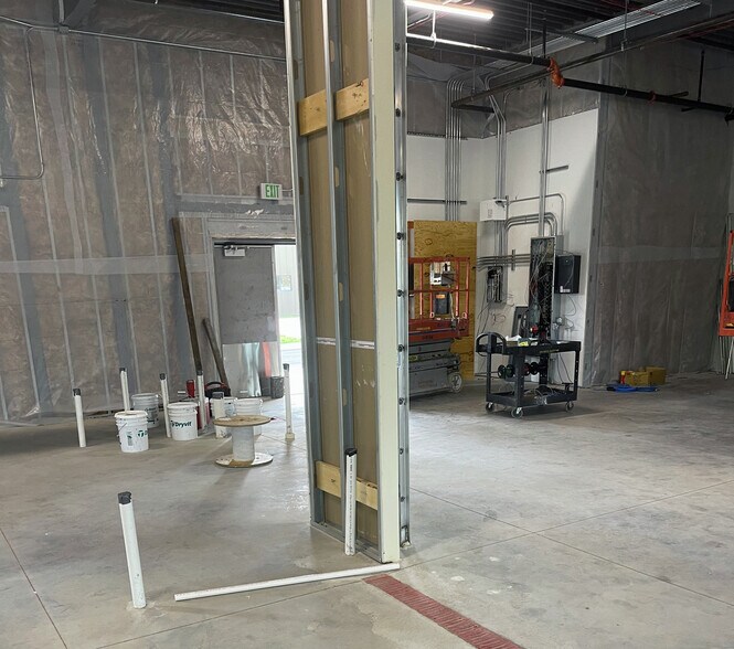 More Photos Of 1705 Mediterranean Dr, Sycamore Medical For Sale