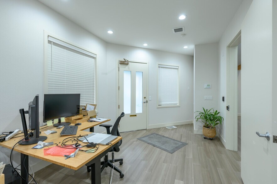 More Photos Of 351 SE Baker St, Mcminnville Medical For Lease