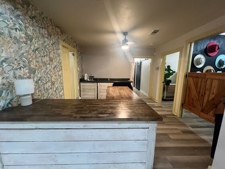 More Photos Of 4319 N FM 565 Rd, Mont Belvieu Coworking Space