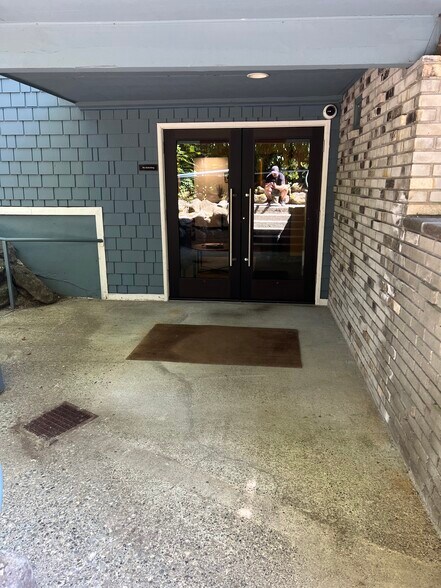More Photos Of 545 Rainier Blvd N, Issaquah Office For Sale