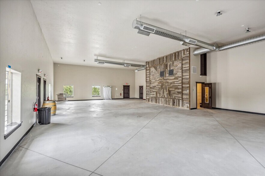 More Photos Of 15181 Shadow Wood St, Brighton Parking Garage For Lease