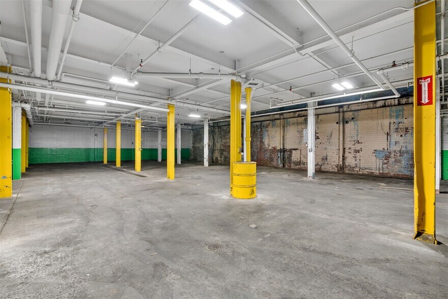 More Photos Of 300 S Main St, Mauldin Warehouse For Sale